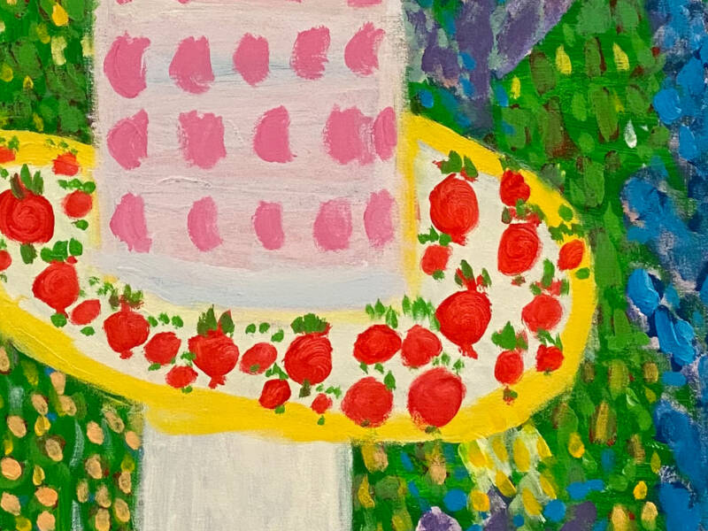 Lähikuvaan rajattu värikäs maalaus, jossa täytekakkua ja mansikoita. Tekijätiedot: Anne Kinnunen, Kakku, 2020.